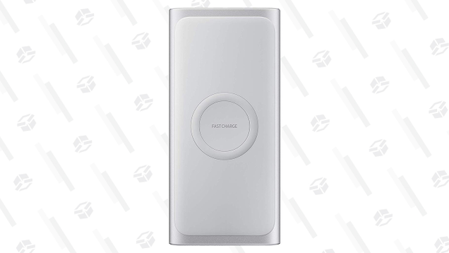 Samsung’s 2-in-1 Fast Charge Battery Pack is sleek like the Mophie, and has the same capacity as the RAVPower.
